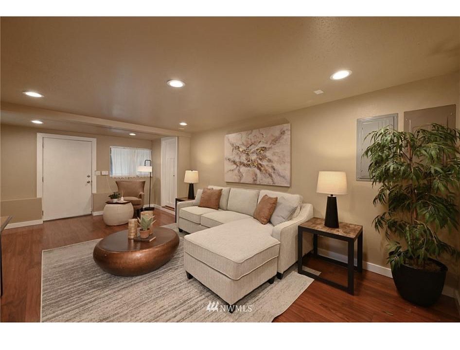2nd image of 4425 26th St