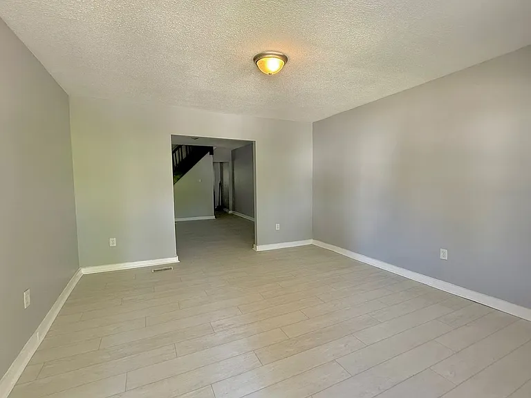 627 N Tacoma Ave — Photo 6