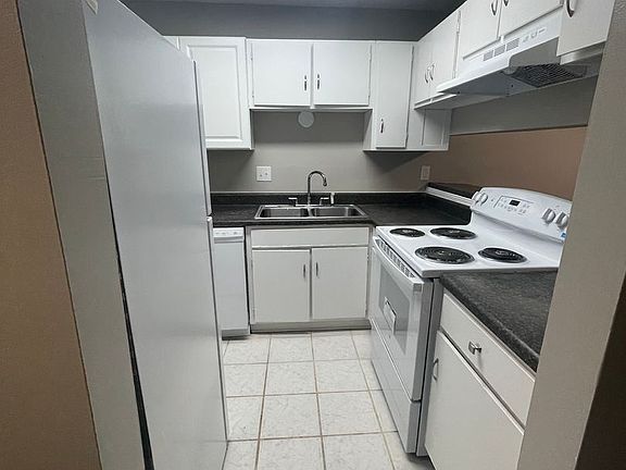 3rd image of 1614 Flynnwood Dr #C