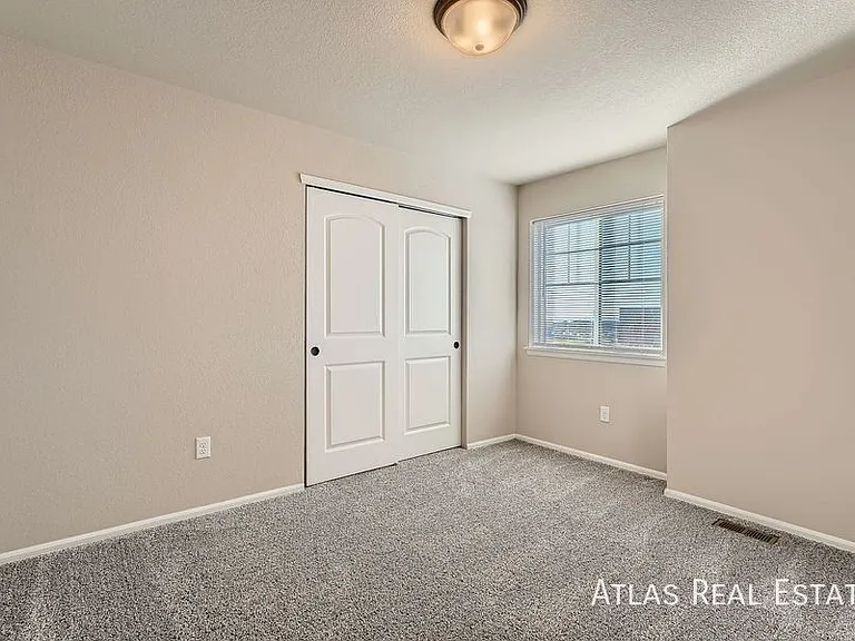708 Finch Dr — Photo 13
