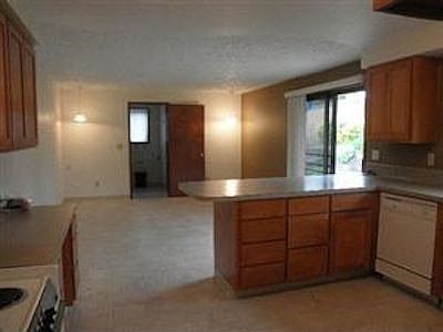 4th image of 3002 NE 43rd St