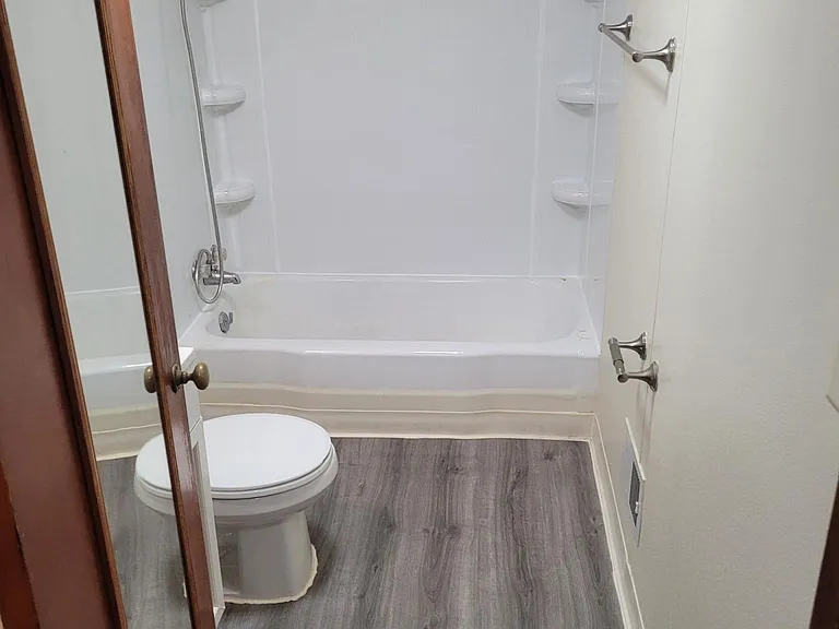 700 Columbia St — Photo 13
