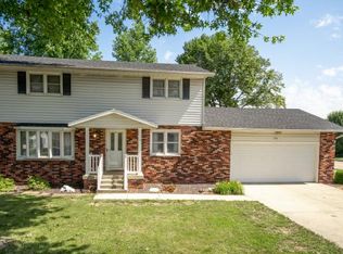 700 Holiday Dr, Effingham, IL 62401