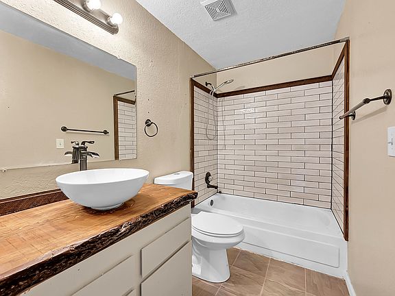3rd image of 26147 S End Rd #26147
