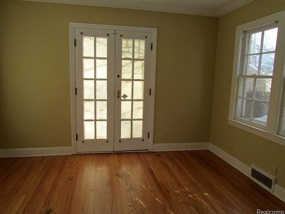3rd image of 371 McKinley Ave