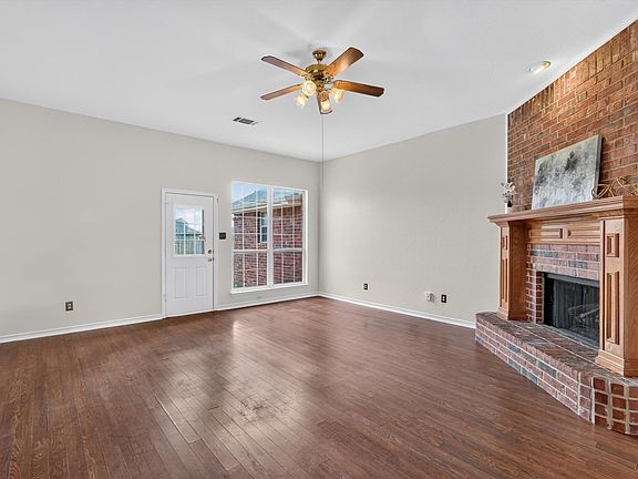 4th image of 1429 Macrae Ct
