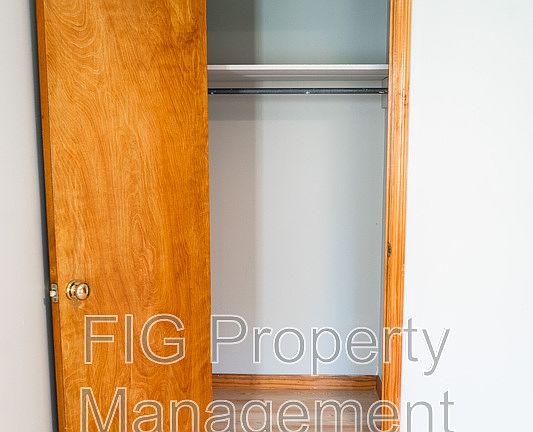 5th image of 2523 Cedar Ln #8