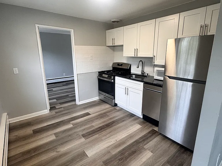 8033 Elberon Ave #E — Photo 4