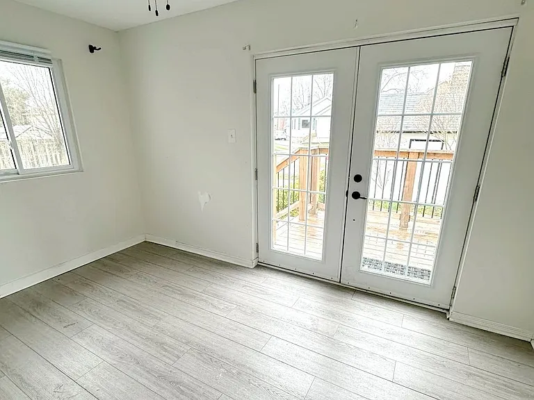 9 Grantham Ave S — Photo 31