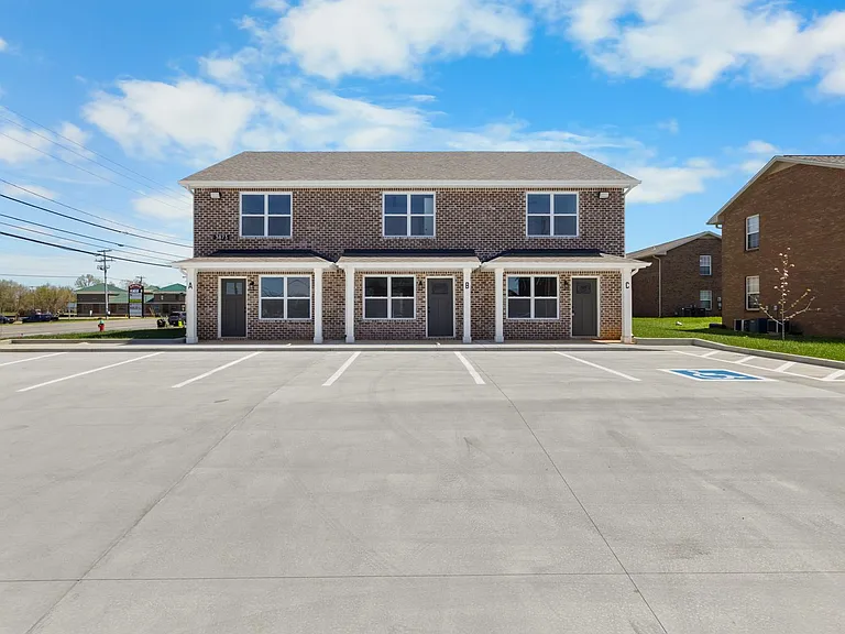 3873 Jockey Dr — Photo 2