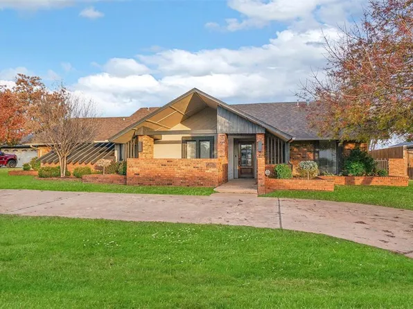 1640 Crestview Dr, Cordell, OK 73632