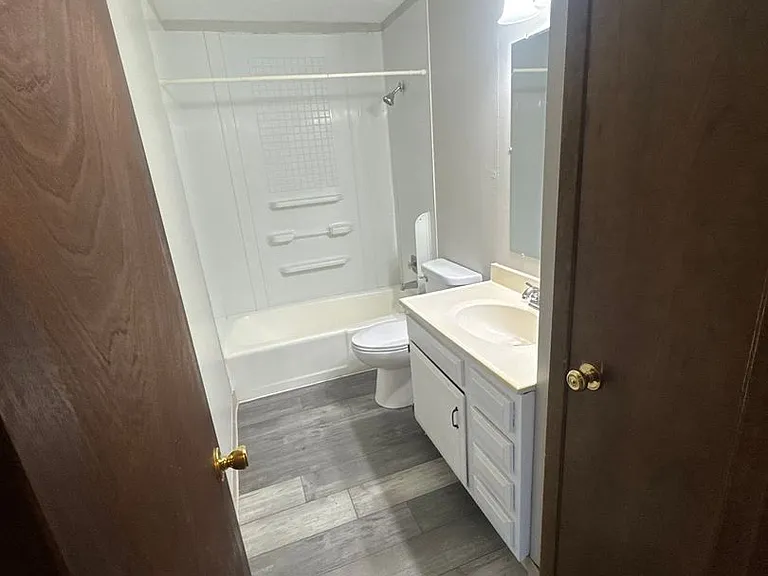 Maple Apartments — Photo 17