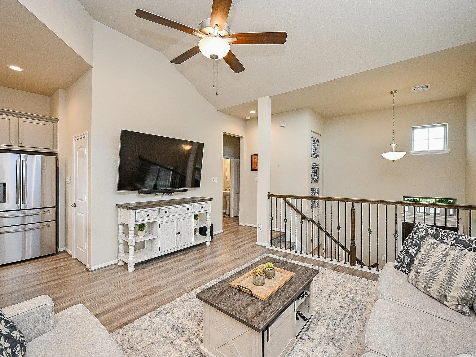 3 bed, 2.5 bath, 2027 sqft, $2,650 — Photo 4