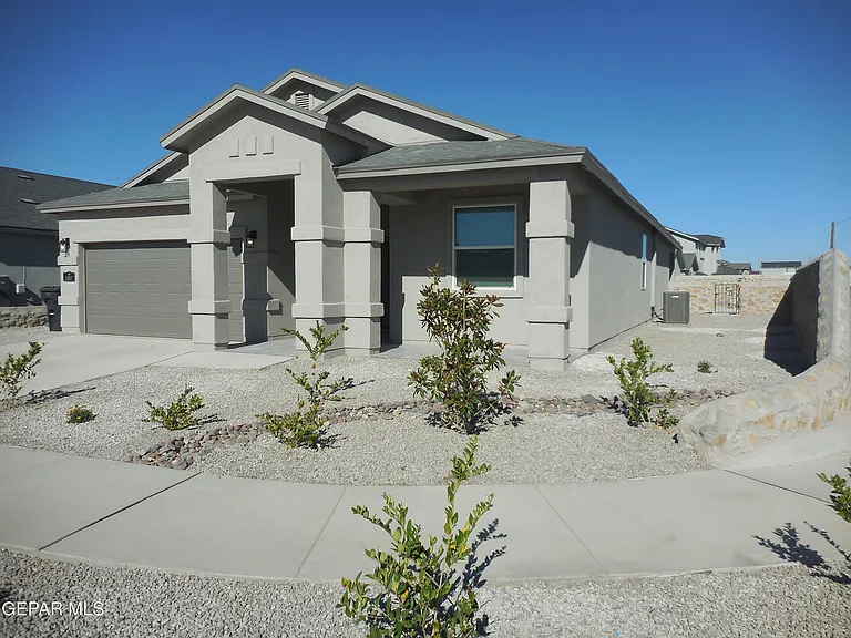 12817 Giovanni Grajeda Ave — Photo 3