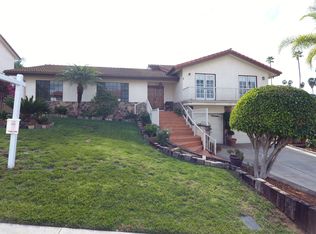 206 Hawthorne Cir, Vista, CA 92083