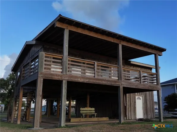 133 S Marshall Johnson Ave, Port Lavaca, TX 77979