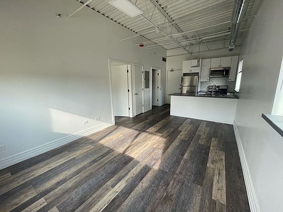 4th image of 460 Coventry Ln #209
