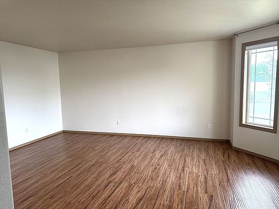 3rd image of 4214 Bond Ln
