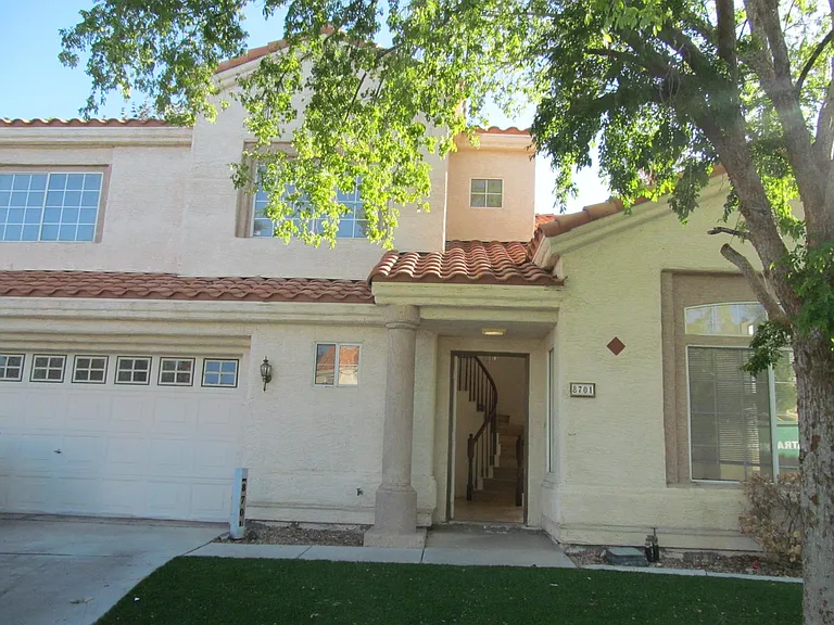 8701 Crescent Ridge Ln — Photo 2