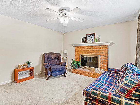 3rd image of 241 Greenway Dr