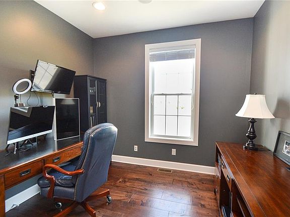 5th image of 95 High Stone Cir