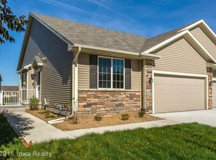 2432 E Southlawn Dr, Des Moines, IA 50320