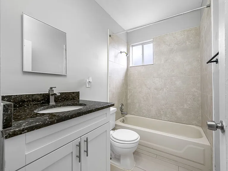 324 Grove St N — Photo 8