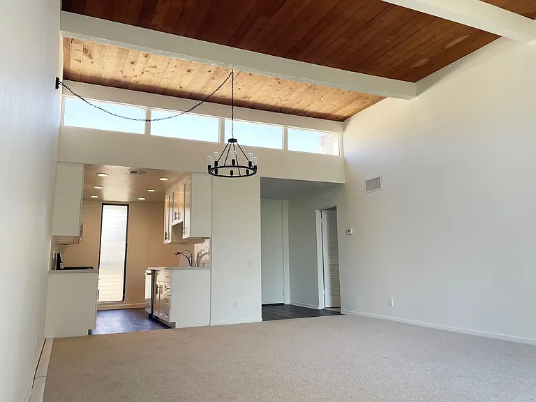 1414 Greenfield Apartments — Photo 26