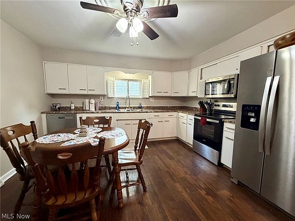3rd image of 222 Petrick Ave