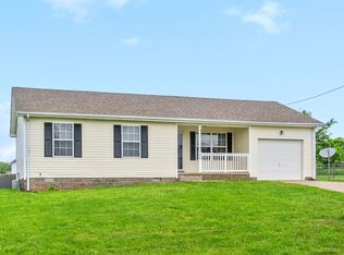 704 Shetland Dr, Oak Grove, KY 42262