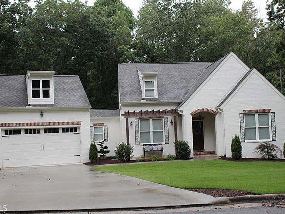 2nd image of 1403 Woodland Cir