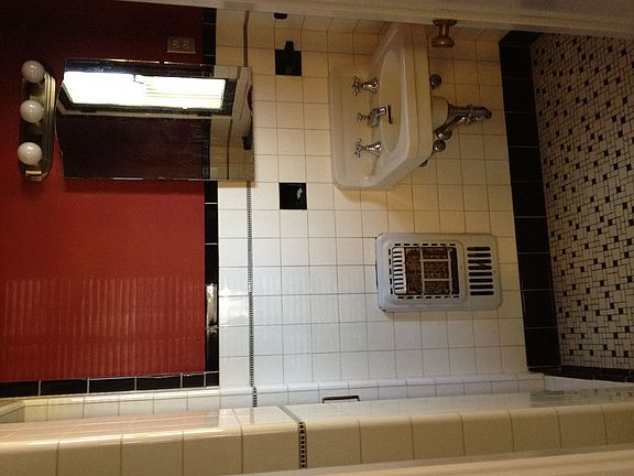 black and white bathroom