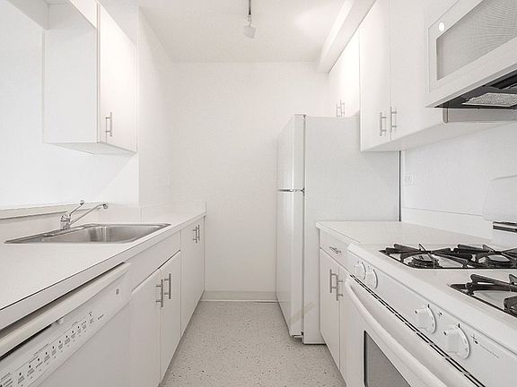 4th image of 400 E 71st St APT 24b