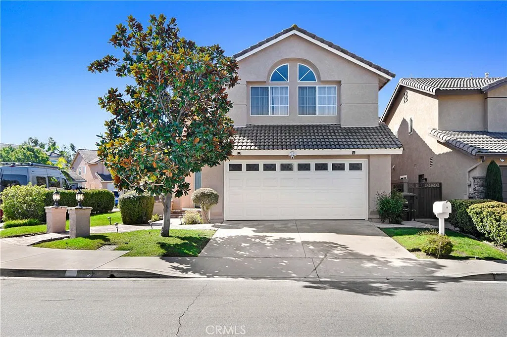 4 bed, 1863 sqft, $4,900 — Photo 1