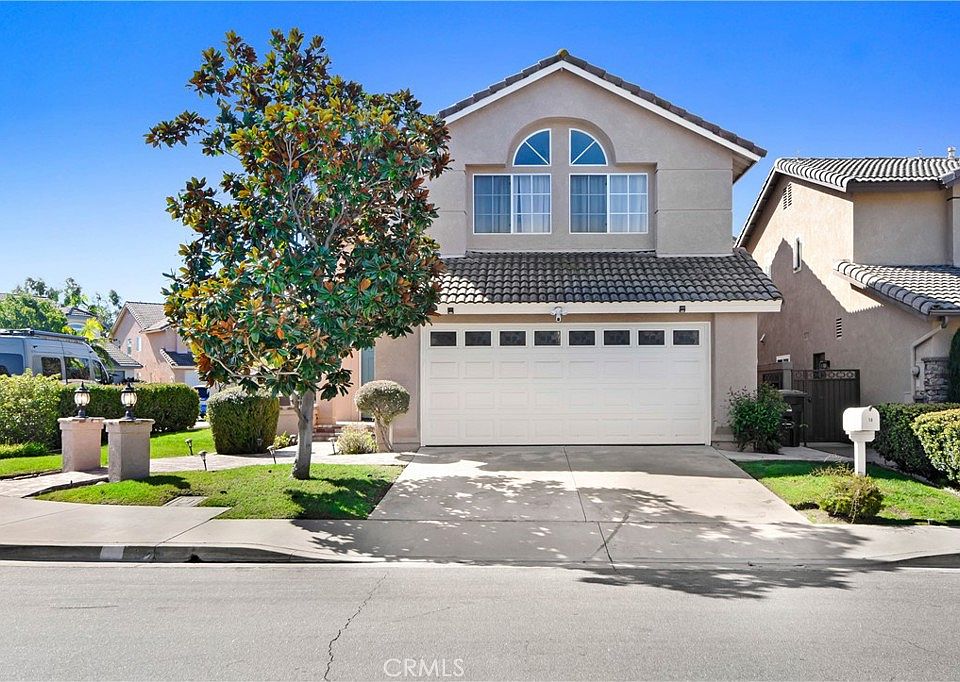 1st image of 18 Rosette Ln