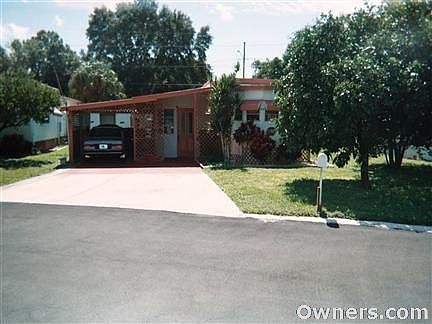 Front view of property.