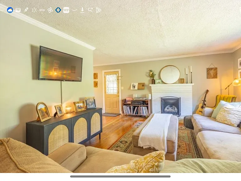 2705 E Grove St — Photo 5
