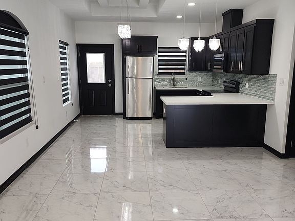 2nd image of 906 N Woodson Ave #1