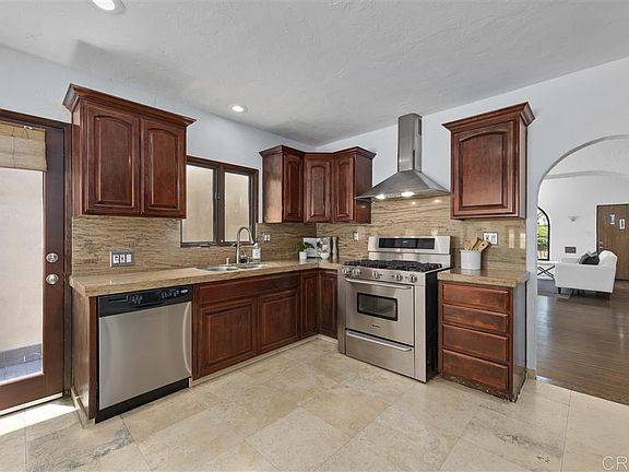 5th image of 4565 Terrace Dr