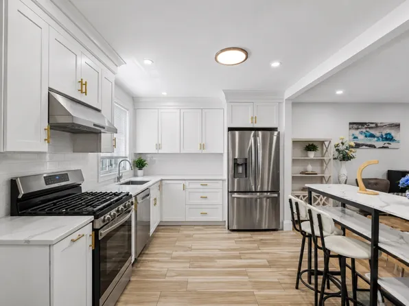 41 Union St #A, South Weymouth, MA 02190