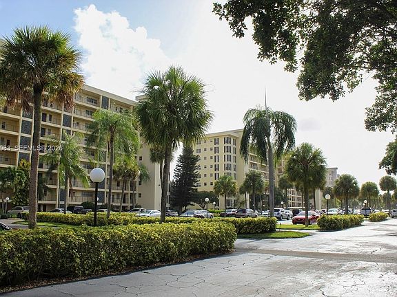 3rd image of 2900 N Palm Aire Dr APT 108