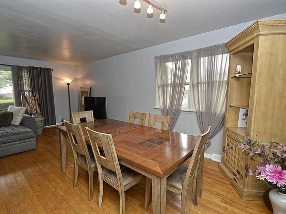 5th image of 15755 Dante Dr