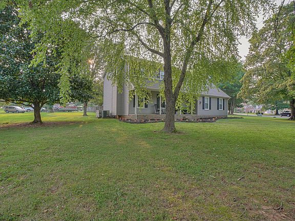 4th image of 2402 Windemere Dr