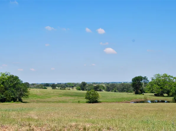 1049 Muehr Rd, Weimar, TX 78962