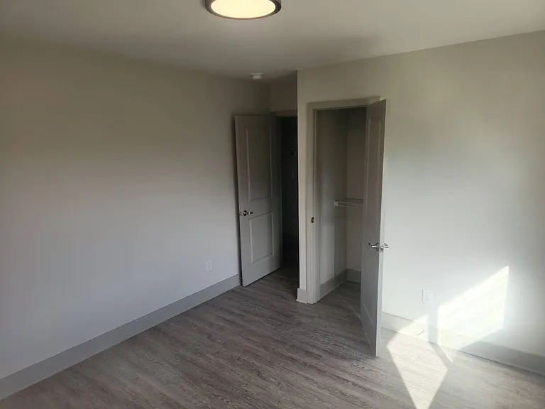 Emory Woods Apartments — Photo 9