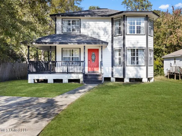 2869 Honduras Dr, Gautier, MS 39553