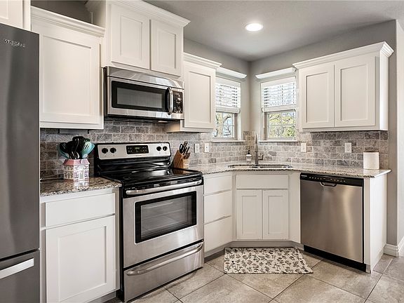 5th image of 688 Olivia Ln