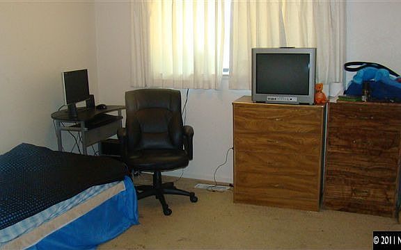 4th image of 664 Bowles Ln