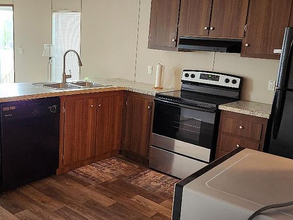 3rd image of 4104 Hollis Ave