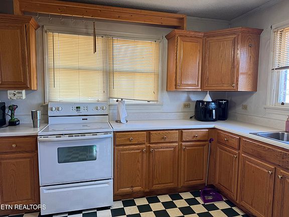2nd image of 507 Robinson Dr